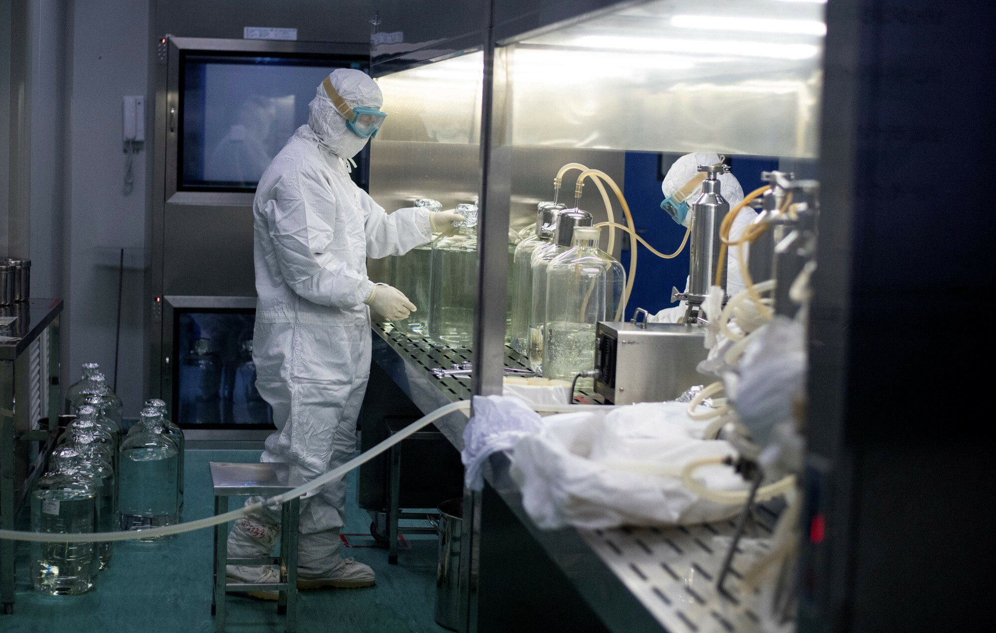 Irkutsk authorities isolate 197 people after lab technician dies